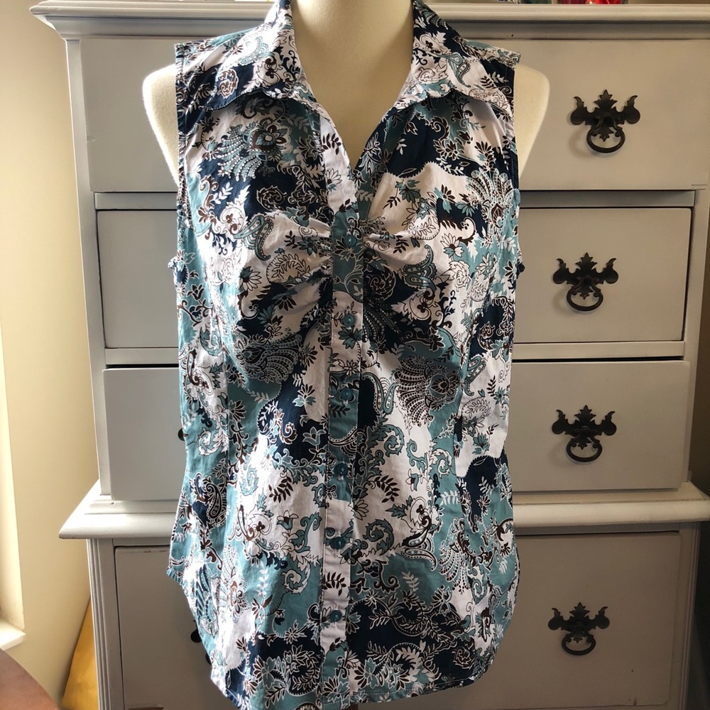 CATO Sleeveless Floral Button Down
